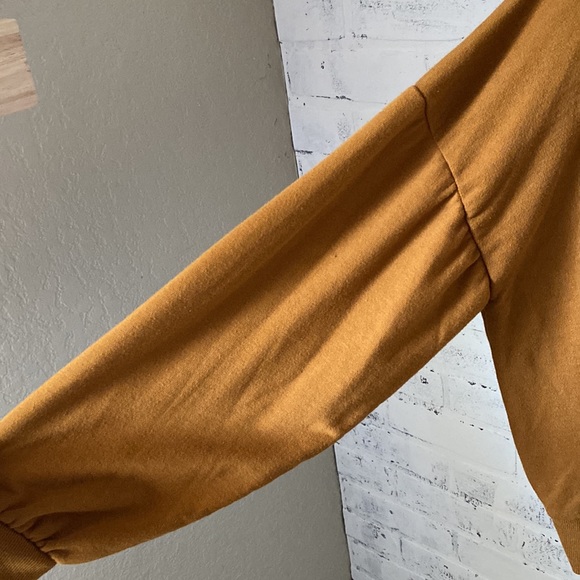 Forever 21 Sweatshirt/Shirt - Picture 3 of 4